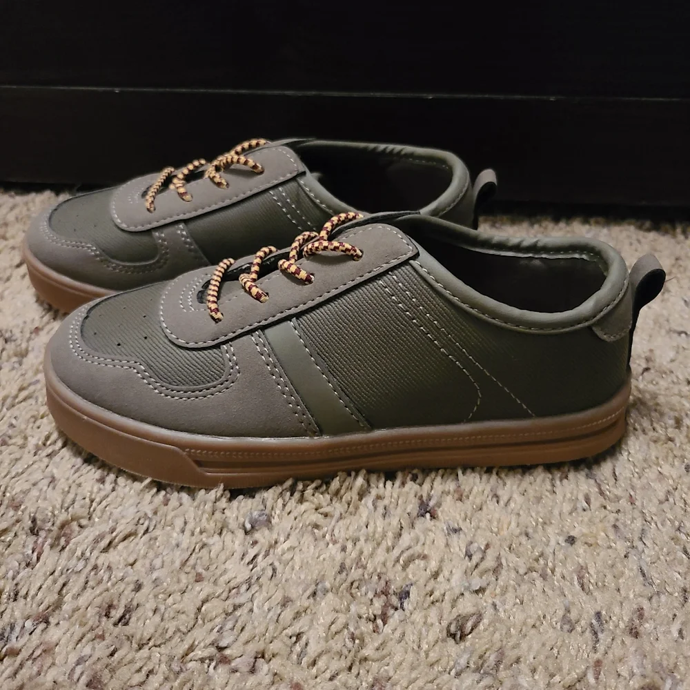 NWOT Boys Casual Slip On - Picture 3 of 4